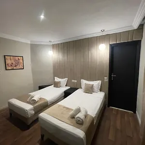Cade Casablanca